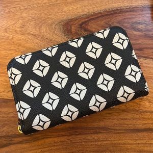 Fossil Geometric Black & White Zip around Card Coin Wallet